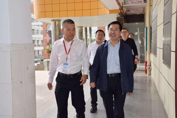 海南省卫生健康委党委书记、主任李文秀等领导一行莅临我校调研指导工作
